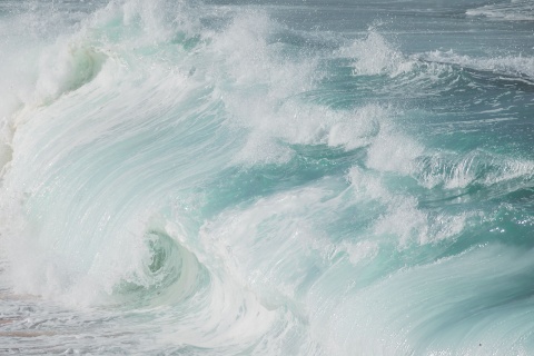ocean waves breaking